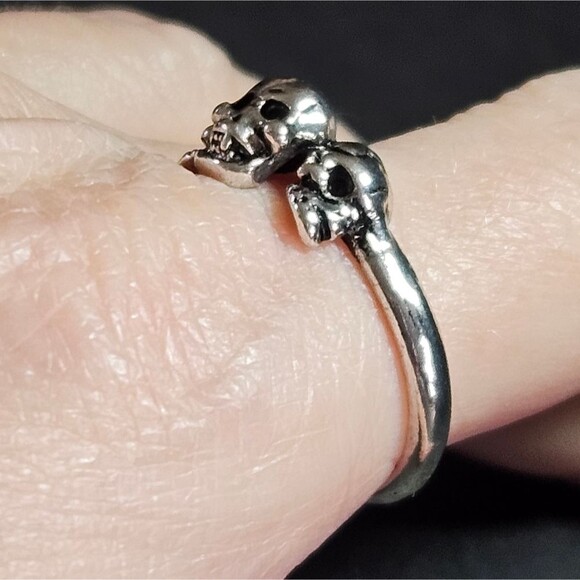 *Sale* 18KRGP three skulls ring - Picture 2 of 11